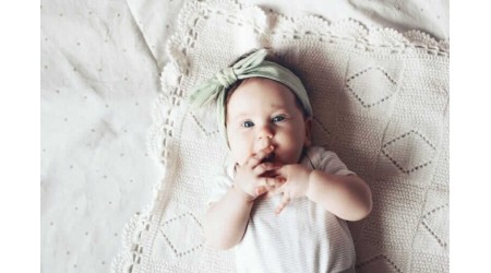 4 Aylık Bebek Gelişimi: Beslenme, Uyku ve Fiziksel Değişim Rehberi